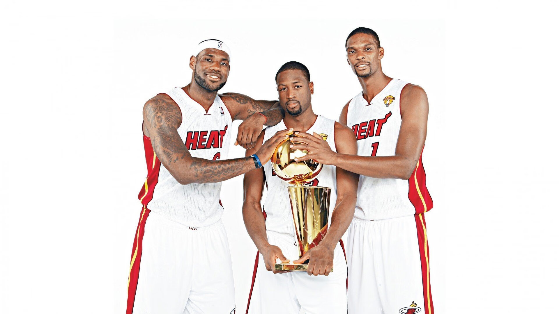 76人训练场开放日吸引大批粉丝参观,76人全队